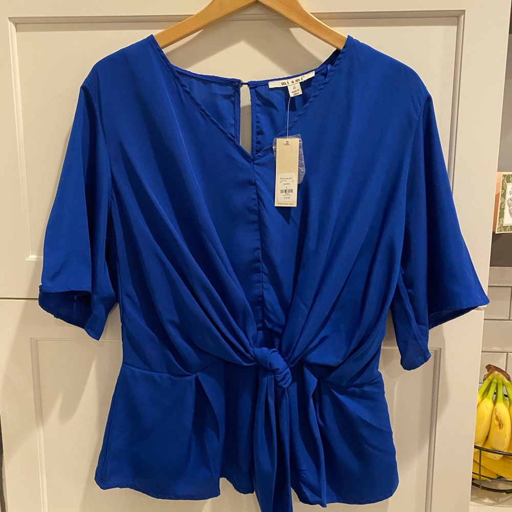 NWT Francesca’s royal blue tie front top Sz L